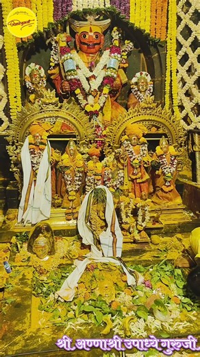Somvati Amavasya Special: Mesmerizing Flower Decoration at Jejuri Khandoba Temple! 🌸🚩