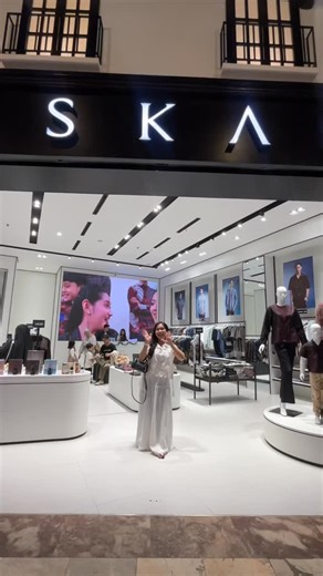 Zevanya Claudia S | Ternyata @laskalabatik batik sekarang udah ada di Paris Van Java RL-38 Glamor Level lohhhh, storenya bener-bener besar, lengkap dan yang... | Instagram