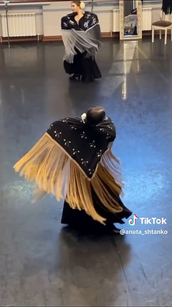 🙌#alegrias #flamenco #recommendations #foryou #fyp #dance #global #ცეკვა #nacionaldance #nacional #dancing #фламенко