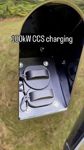 This electric @twisted_automotive Defender 110 has our latest bolt-in conversion kit with all the options, including thermally managed battery pack via a heat pump for extreme hot/cold countries, AC for front AND rear passengers, V2L to provide 240AC, locking diffs and super car performance with its 600hp electric 4x4 drivetrain. 😎💪⚡️ #electricdefender #landroverdefender #electriclandrover #defendersofinstagram | Electric Classic Cars