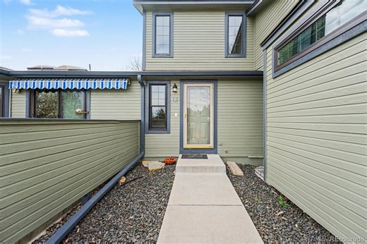 9175 W Cedar Dr #E, Lakewood, CO 80226 - MLS 5342050 - Coldwell Banker