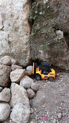 Cool Toy Forklift on Duty! Fun Construction Vehicle for Kids 🚜 #constructiontoys