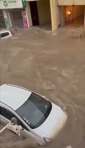 ❗️🌧️ #DirectMétéo 23/09/2024 à 09h05 : Cette vidéo ravive de douloureux souvenirs. Voici le quartier de la République à #Cannes(06) ce matin, inondé par le ruissellement lors d’un violent orage. Merci à @Miryam Allali pour le partage. Sam ⛈️ | Météo Côte D'Azur - En Direct