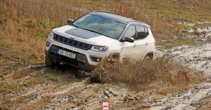 Jeep Compass Trailhawk – na bulwary i wertepy