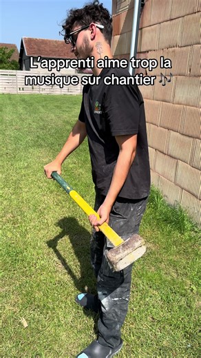 Musique au travail : Un collègue trop passionné ?