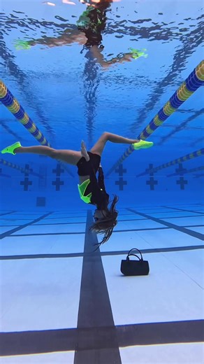 936K views · 8.8K reactions | Flexibility Underwater  Can you do this ❓ #swimmingpool #underwaterdance #flexibility #flexibilitychallenge #split #acrobatics | kristimakusha | Facebook