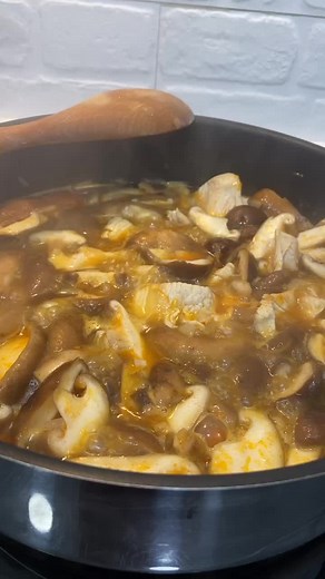 Delicios piept de pui cu ciuperci si smantana
