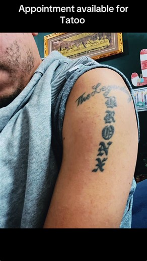 Cubrimiento de tatuaje con dino-robot de Power Rangers