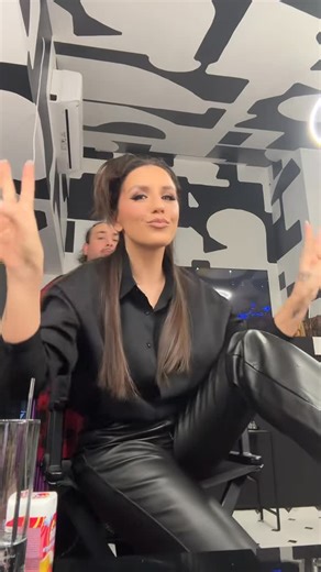 Ιουλία Καλλιμάνη TV | Βάλε μας στο καμαρίνι να προσκυνήσουμε Ιουλία ❤️❤️#iouliakallimani #michaeltouratzidis #greece #fyp #instagood | Instagram