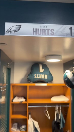 84K views · 1.8K reactions | Monday Night Football at OUR HOUSE in Midnight Green 﫡 | Philadelphia Eagles | Facebook