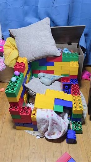 These jumbo building blocks take classic block play to the next level with oversized pieces kids can stack, build, and create with for hours. The large durable blocks are perfect for indoor or outdoor play, letting kids build towers, forts, cars, and anything their imagination comes up with. With bright colors and easy-to-connect pieces, this 48-piece set turns playtime into a hands-on building experience that keeps kids engaged and having fun while they create bigger builds than standard blocks