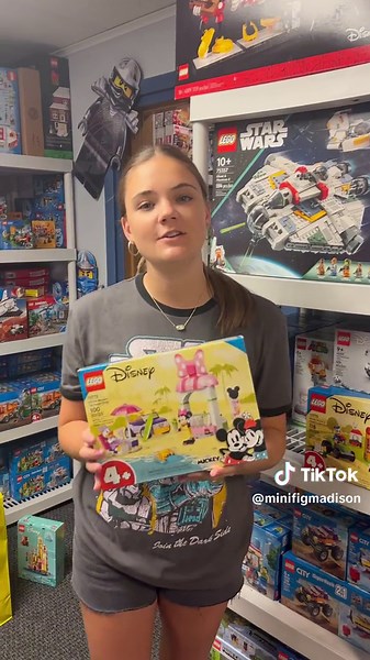 Retired LEGO Set! The Disney Minnie Mouse’s Ice Cream Shop 10773! #minifigmadison #lego #legodisney #disney #minniemouse #daisyduck #brickshow #retiredlego #retired