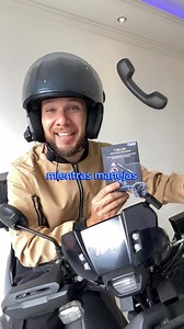 🏍️ Intercomunicador Bluetooth para Casco – Comunicación sin distracciones 💬 Comunicación manos libres sin distracciones Contesta llamadas automáticamente en solo 10 segundos y usa el control por voz 🎙️ — ideal para mantener ambas manos en el manillar. 🎧 Calidad de sonido superior en movimiento Disfrutá de un sonido estéreo Hi-Fi para música y llamadas, incluso a altas velocidades 🚀. 🔇 Cancelación de ruido avanzada El micrófono filtra ruido de motor, viento y tráfico, garantizando llamadas 