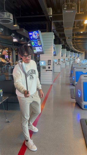 Leopoldo Herrera III on Instagram: "Fluid motion is an art form #golf #golfswing"