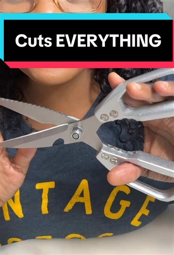Razor-sharp kitchen shears that cut meat, herbs, packaging, and more.#HuuskShears#KitchenTok#CookingTools#TikTokShopFinds@Huusk