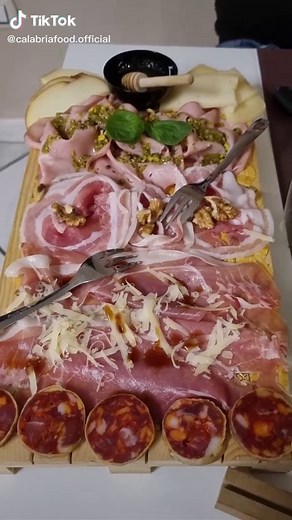 Delicious Antipasto Calabrese Recipe with a Spicy Twist