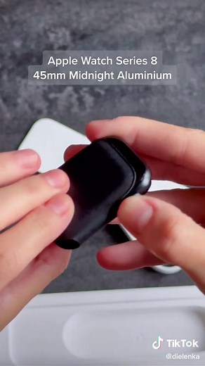 Unboxing Apple Watch Series 8 Midnight Aluminium 45mm