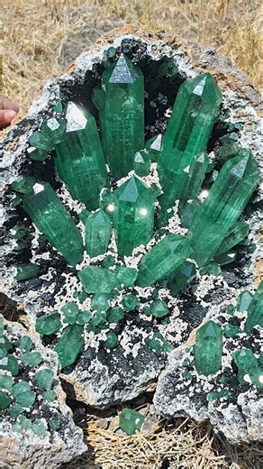 OMG 😱 Rare Green Crystal Tower Geode Found Inside Massive Rock 💚💎 | Incredible Discovery