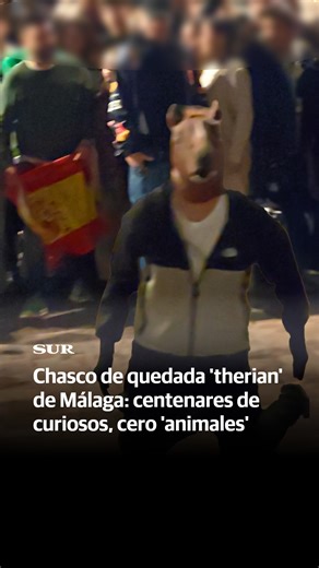 A pesar de la expectación por ver a los nuevos agitadores de internet, los malagueños se quedaron con las ganas de ver un #therian. Humanos que dicen sentirse como animales y, por tanto, actúan como tal. Los hay desde perros hasta elefantes. La Plaza de la Constitución de #Málaga esperaba una quedada que se vivió con expectación, pero solo un par de tiktokers apareció con máscaras, y ninguno era lo que querían ver todos, #therians de verdad. Lo único que pudo entretener a este público expectante