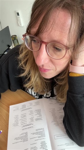 🎁 OFFERT : Fiche pratique pour savoir se présenter en allemand - tout le vocabulaire de base : https://info.apprendrenaturallemand.com/fp-hallo-blog