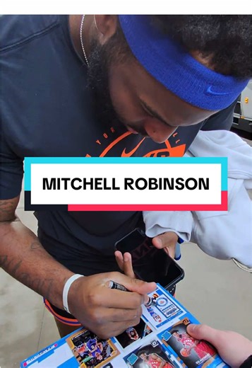Knicks big man Mitchell Robinson hooked it up on two cards for my collection recently #sportscards #autographs #nyknicks #cardtok