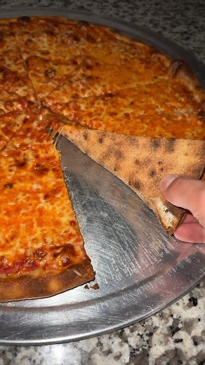 How to Make Delicious Homemade Pizza with Cheese