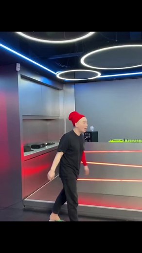 Korean DJ Brings Energy to the Nightclub Scene