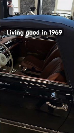 Living good in 1969 - Mercedes-Benz 280 SL Pagoda ✨ #mercedes #classiccars #car #luxury