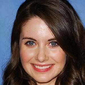 Alison Brie Husband 2026: Dating History & Exes - CelebsCouples