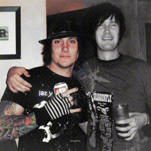 :/// - - - - - - - - - - - - cc and panning- sweetly devoted #avengedsevenfold#boneyfluid#foryoupage #therevedit #synystergates @avengedsevenfold