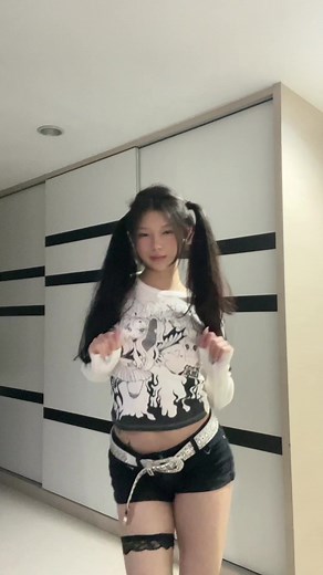 Modern Dance Video with Stylish Outfits