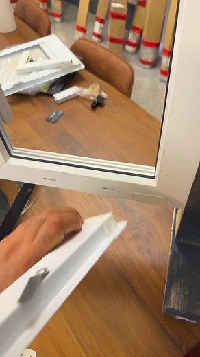 131K views · 335 reactions | Aufgrund Ihrer Anfrage haben wir ein Informationsvideo für das Klicksystem-Profil erstellt. www.massdekor.de #Fliegengitter #Insektenschutz #Fliegennetz #Heimwerker #HausUndGarten #DIYProjekte #FliegengitterMontage #InsektenschutzTipps #FensterSchutz #diy #massdekor #fliegengitter #insektenschutz #moskito #moustiquaire #zanzariera #mosquitera #insektenschutzgitter #insektnet #horren | Mass Dekor | Facebook