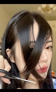 MAKEUP TUTORIAL ASIAN on Instagram: "self-cutting bangs tutorial , credit tiktok id alaplustik"