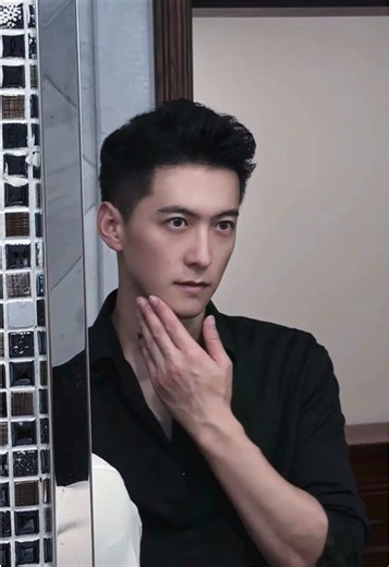你想要自由我给你自由 ，你想去爱别人就去爱别人 ，兜兜转转发现在我身边最舒服 ，爱到最后发现还是我最好，那就回到我身边 ，我一直就在原地等你回来 #年上
