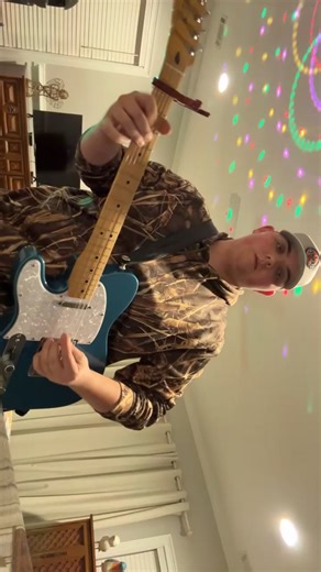 Guitar Cover de Four Leaf Clover por Gavin Adcock