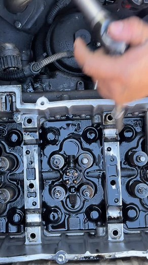 Time to remove some injectors on a Detroit #dieselmechanic #semitruck #mechaniclife | LTEK Diagnostics Diesel Truck Repair Shop