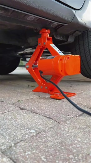 Essential Roadside Emergency Kit for Drivers