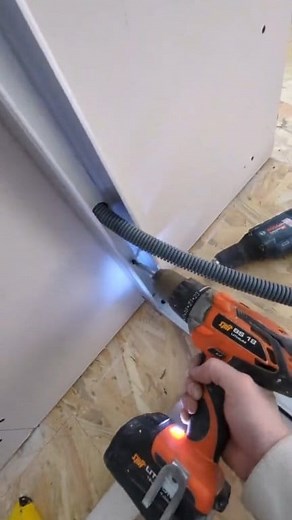 27K views · 96 reactions | Petite astuce pour fixer un montant sur un doublage de plaque de plâtre ! Tu fais comment toi? #plaquiste #plaquedeplatre #astuce #technique #tuto #renovation #reno #artisan #chantier #placo #outil | Jdecor Rénovation | Facebook