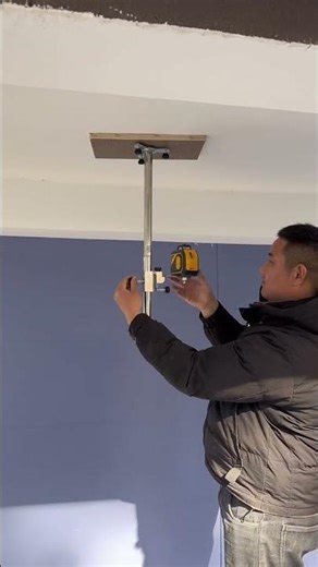 The level will not wobble even when the ladder is moved back and forth. A level bracket that can be