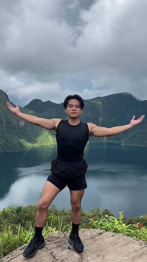 Exploring the Beauty of Lake Holon: A Hiker's Adventure