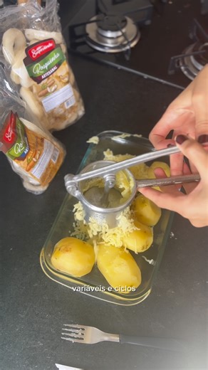 Fernanda Kipper | Dev on Instagram: "A primeira linguagem de programação surgiu assim… #programação #tecnologia #curiosidades #programar"