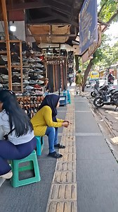 Kieu we dicibay mah.. #video #pertokoansepatu #cibaduyut #jangkauanluas | Tia Rus Tiawan