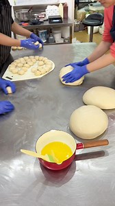 164K views · 2.6K reactions | ພາບຸກຄົວຮ້ານ Happy Bun ຂະໜົມປັງນຸ້ມຟູໄສ້ທະລັກ﫶 #ຕິດຣີວິວ #happybun #tidreview #ເຂົ້າໜົມປັງ | ຕິດຣີວິວ - Tid Review | Facebook