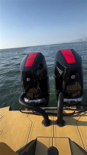 🔥🔊 Turn the volume all the way up! Twin @mercuryracing V10 400Rs firing up on this @skipper_bsk 32. @a.marineyachting @powermarinelb #mercuryracing #mercuryoutboards #400r #v10 #engine #outboard #horsepower #startup #boatsdaily #boatsgonewild #boating #boatlife #livelovelebanon #rhib #luxurylifestyle | Mercury Marine Middle East