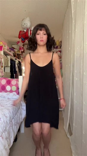 peep the Greg heffley pillow in the back #hi