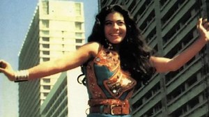 Kajol Shares Iconic Throwback Dancing On Taxi At Marine Drive