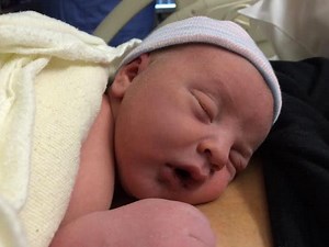 Amazing! Listen as 911 Dispatcher Helps Family Deliver Baby on Bathroom Floor