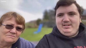 An autistic man from Leicestershire has been "rescued" from the loneliness of lockdown after a woman he befriended on social media invited him to live with her in Scotland. 🏴󠁧󠁢󠁥󠁮󠁧󠁿 ➡️ 🏴󠁧󠁢󠁳󠁣󠁴󠁿 Shelagh Low was so worried for Ben Canham that she made the 7️⃣0️⃣0️⃣ mile trip to Melton Mowbray and back. Full story ➡️ bit.ly/36JusGU | ITV Central