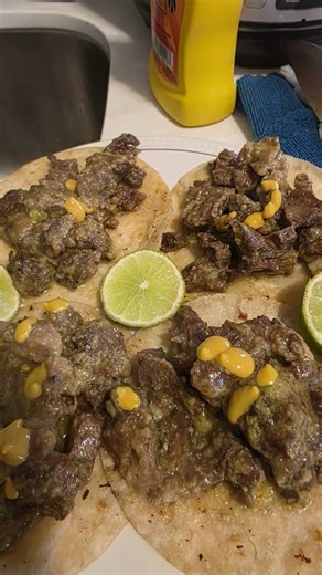 taquito de cachetes de res 😋 asi quedo