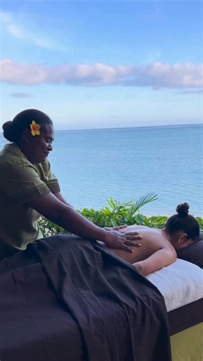 Experience the ancient art of Fijian Bobo massage at Chi, The Spa —designed to restore, rejuvenate and deeply relax. | Shangri-La Yanuca Island, Fiji